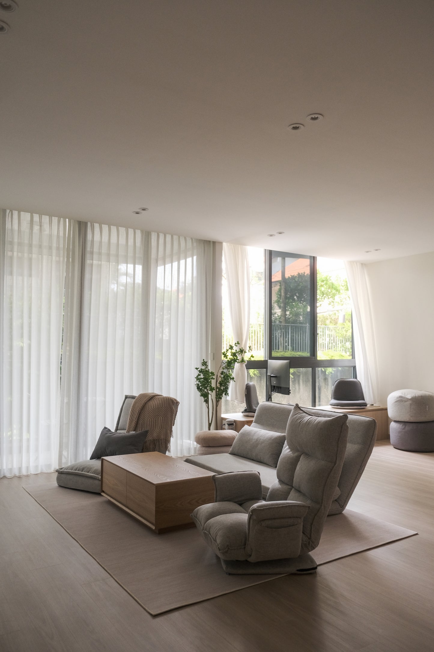 < Preorder > Kaiteki Floor Recliner in Linen (Water Resistant)