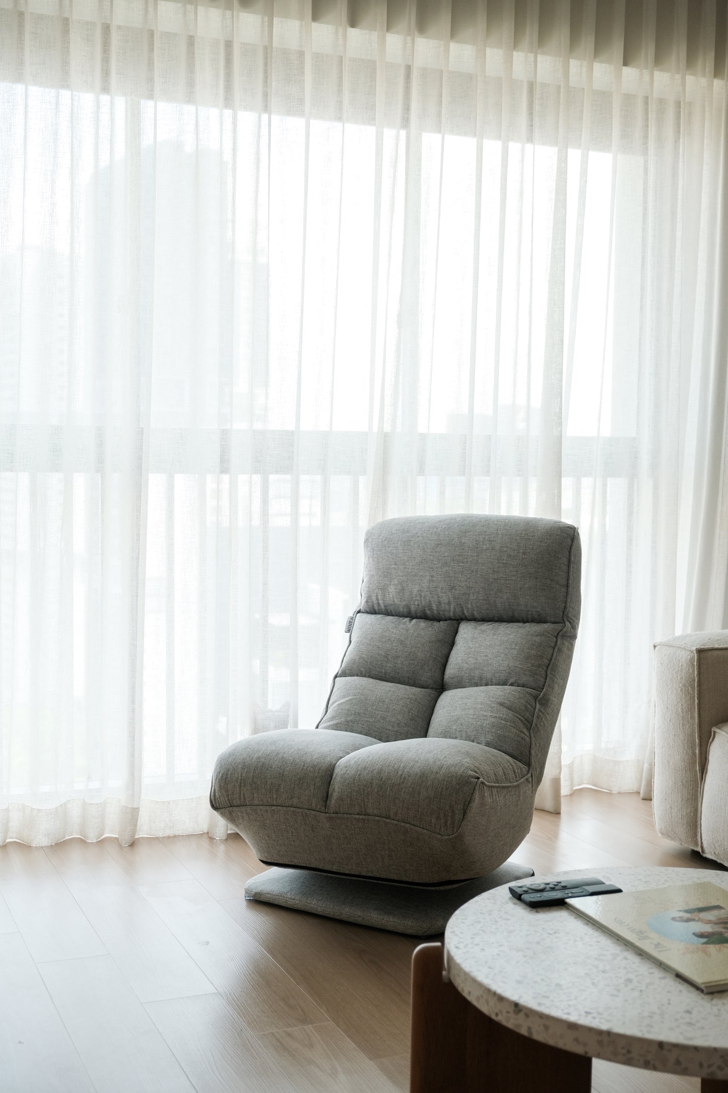 Ojo 360 Armless Swivel Chair