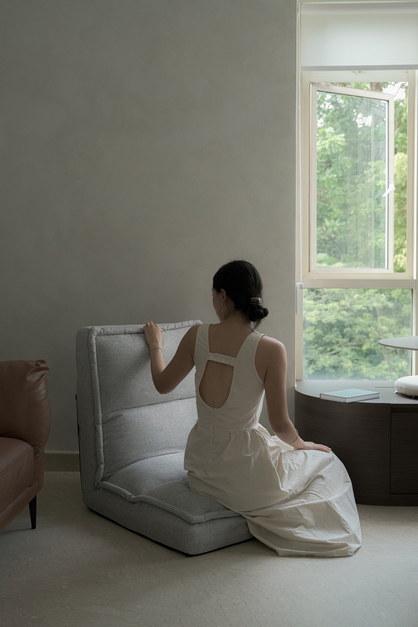 < Preorder > Kaiteki Floor Recliner in Linen (Water Resistant)