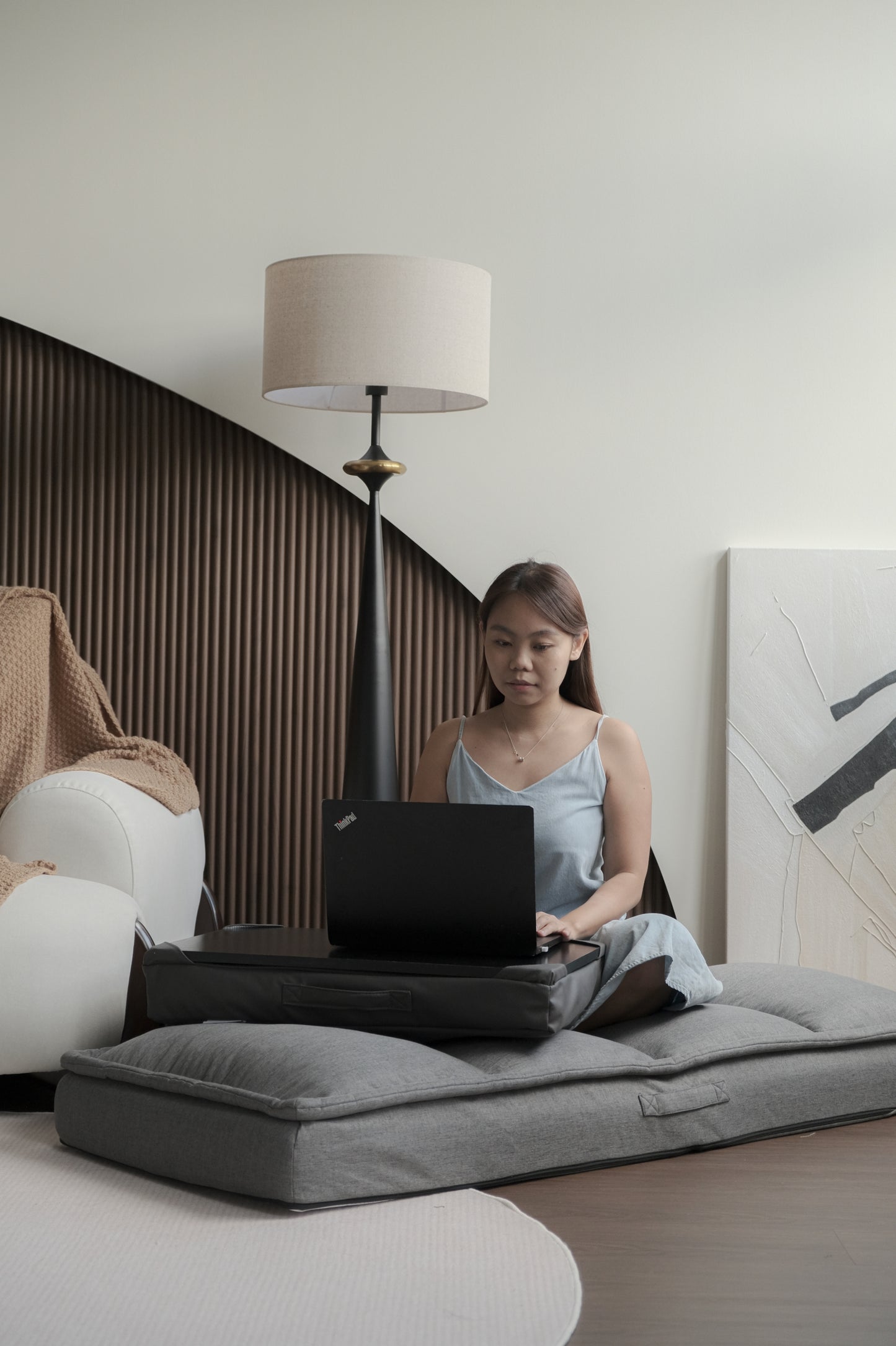 Kaiteki Floor Recliner in Linen