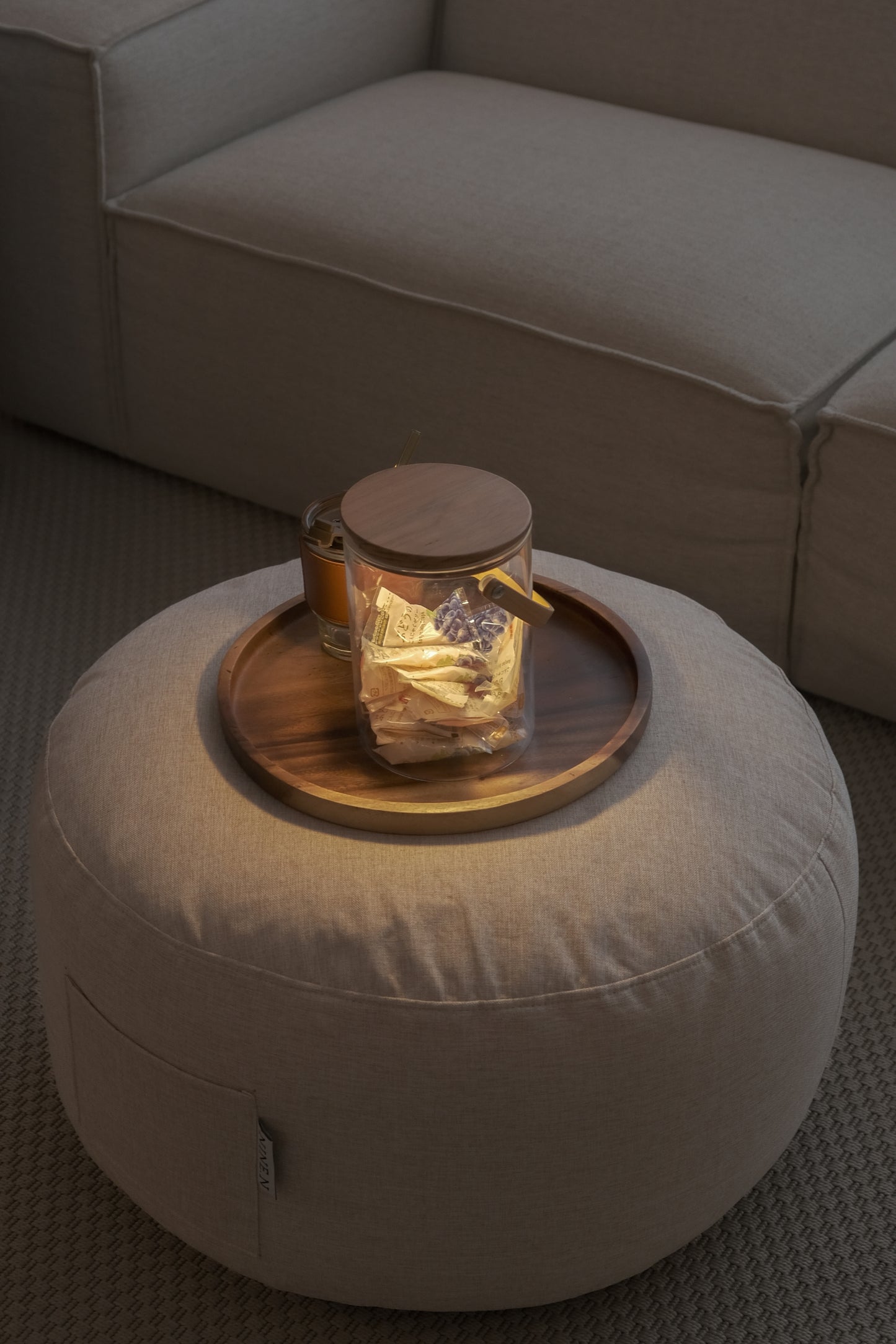 kessho glass jar on kesseki pouf