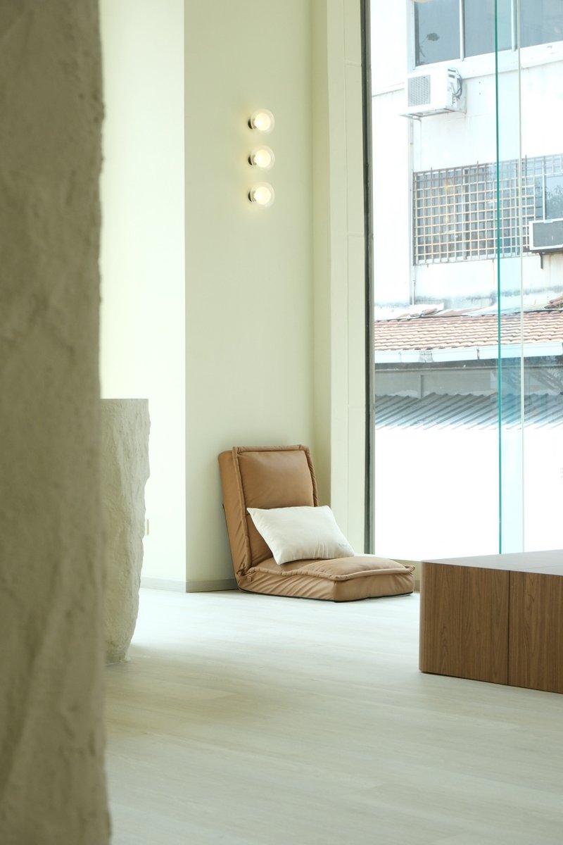 Kaiteki Floor Recliner