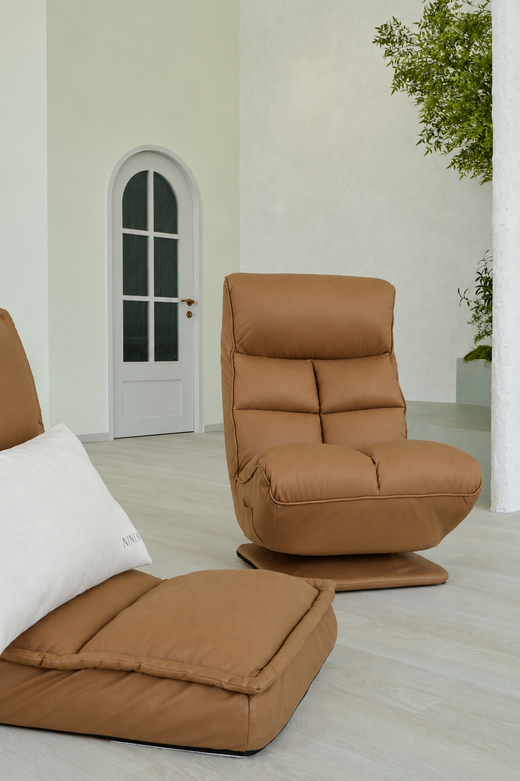 Ojo 360 Armless Swivel Chair